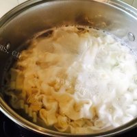 美味的鸡蛋汤面做法图解2)