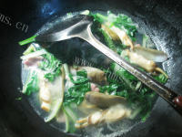 家常咸肉小白菜蛏子汤做法图解7)