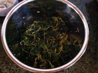 鲜香的凉拌芹菜叶