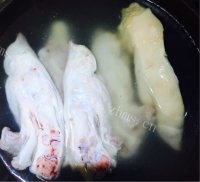 美味的红焖猪蹄做法图解1)