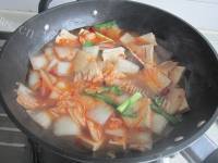 美味的白菜炖黑白豆腐做法图解10)