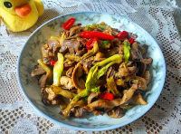 家常菜酸豆角炒鸡胗