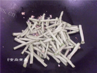 美味的蒜蓉炒三宝做法图解8)