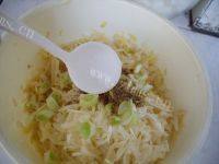 煎土豆饼做法图解5)