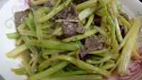 香飘十里的芹菜炒牛肉做法图解8)