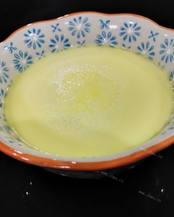 香甜可口的牛奶炖蛋