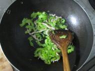 家常菜肉丝炒苦瓜