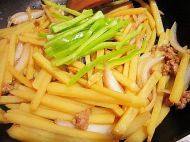 家常菜肉末土豆条