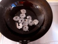 虾仁腰果做法图解2)