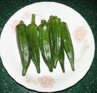 咸肉片炒秋葵做法图解1)