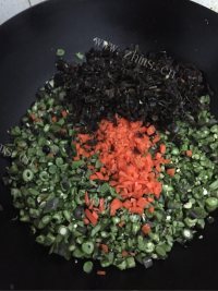 好吃的豆角羊肉包子做法图解3)