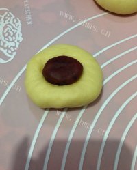 诱人的豆沙面包做法图解5)