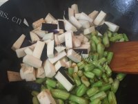 美味的铁锅豆角焖面做法图解10)
