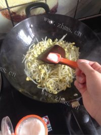 美味营养的清炒豆芽做法图解4)