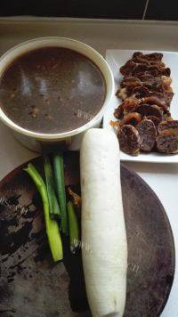 家常菜萝卜炖牛肉做法图解1)