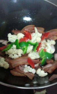 家常菜腊肉炒花菜