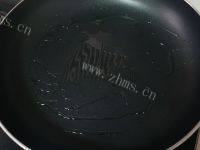 营养丰富的青椒炒蛋做法图解4)