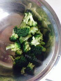 美味的西兰花胡萝卜牛肉泥做法图解2)