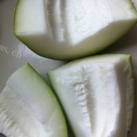 色味俱佳的冬瓜骨头汤做法图解3)
