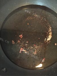 美味的青椒鱿鱼圈做法图解6)