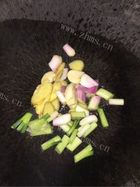 香美的xo酱爆炒鲜鱿做法图解2)