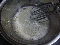 色味俱佳的奶油蛋糕卷做法图解3)