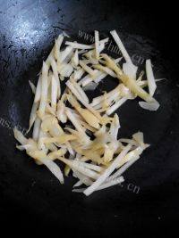 家常菜酸笋炒牛肉做法图解10)