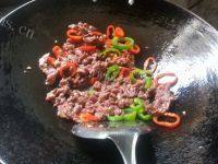 家常菜双椒炒牛肉做法图解9)