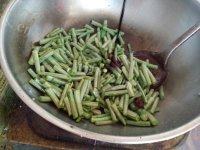 味道不错的清炒豆角做法图解2)