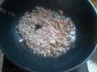 美味的肉酱煎蛋意面做法图解5)
