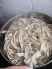 味道不错的扁豆焖面做法图解14)