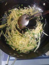 家常菜葱香土豆丝