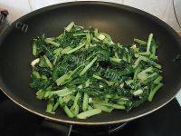 食欲满满的清炒萝卜叶