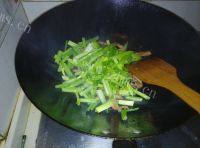 家常菜芹菜肉丝做法图解8)
