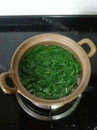 益母草瘦肉汤做法图解8)