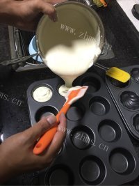 唇齿留香的戚风蛋糕做法图解12)