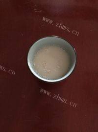 自制熊猫豆沙包做法图解2)