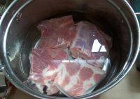家常菜酸菜扣肉做法图解1)