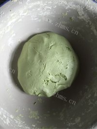 美味的翡翠蔬菜汤圆做法图解4)