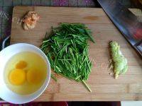 家常菜韭菜苔炒鸡蛋做法图解2)