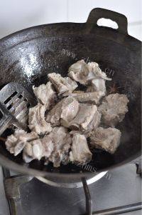 美味的红烧排骨做法图解4)