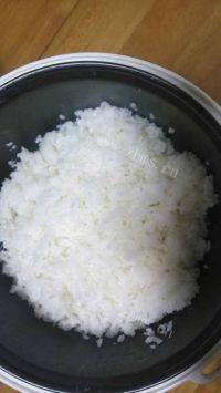 紫菜卷饭做法图解2)