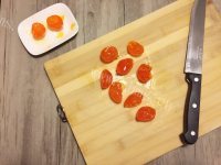 美味乌豆沙蛋黄广式月饼做法图解4)