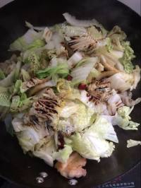 热腾腾的猪肉白菜炖粉条做法图解7)