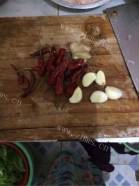 家常菜麻辣鸡丁做法图解2)