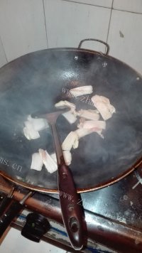 营养丰富的莴笋炒肉做法图解4)