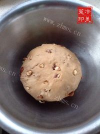 自制红糖红枣核桃面包做法图解12)