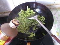 不错的蒜薹鸡蛋做法图解7)