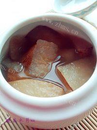 美味可口的川贝炖雪梨