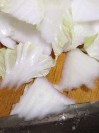 鲜香的酸辣白菜做法图解2)